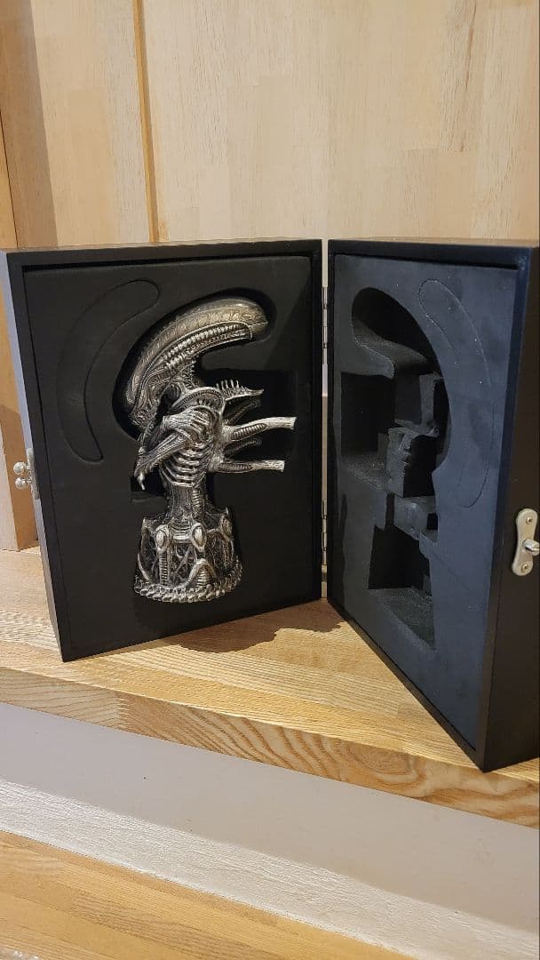 エイリアン スタチュー ピューター製 - メルカリ