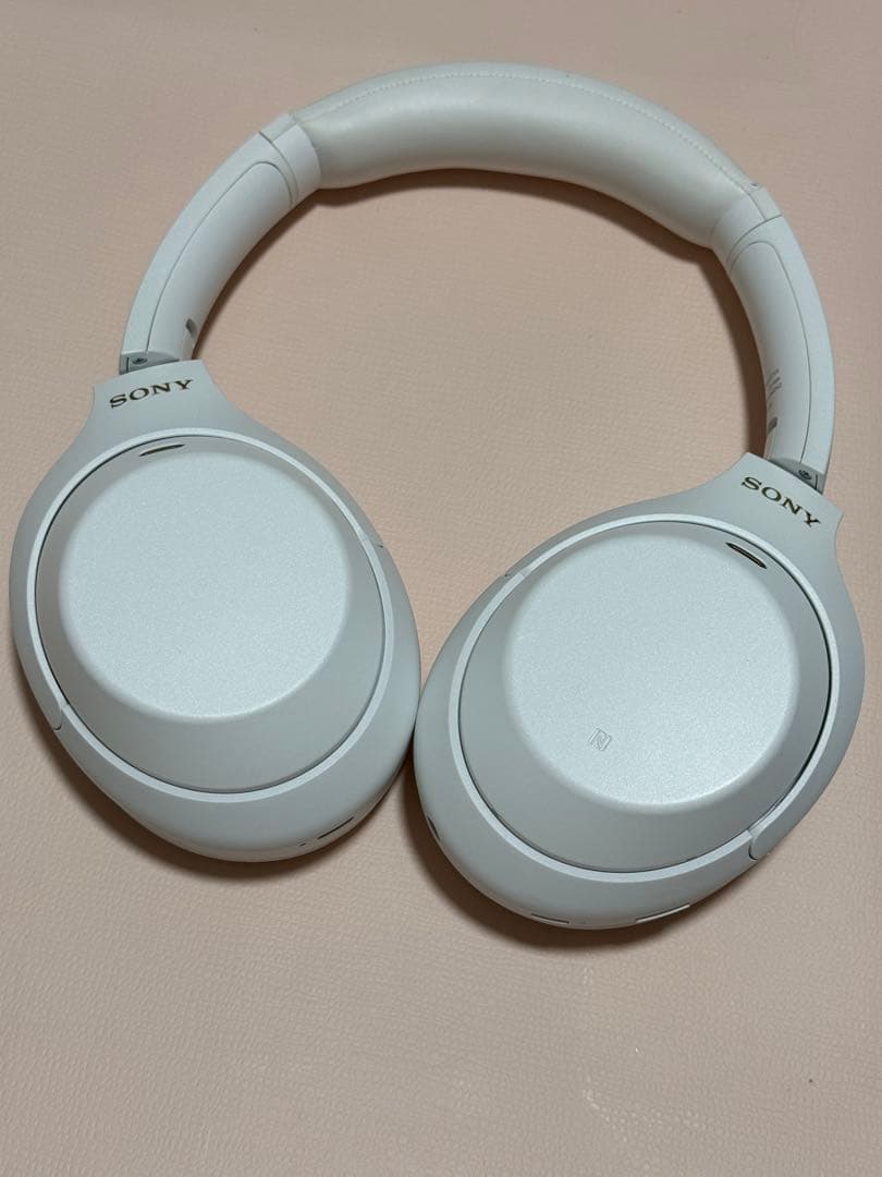 SONY WH-1000XM4 ワイヤレスヘッドホン ホワイト ケース付き ソニー、BTヘッドフォン「WH-1000XM4」に“静寂の白”。LiSAとコラボ