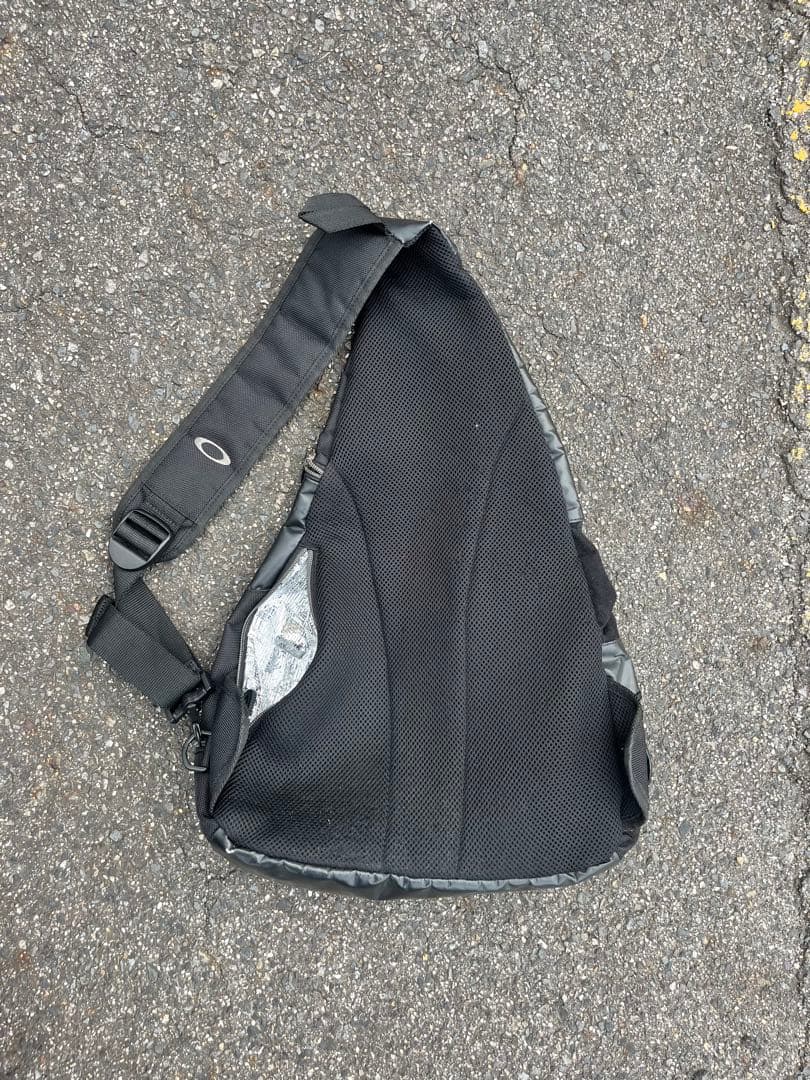 OAKLEY archive ワンショルダーバック y2k スカルロゴ ギミック - メルカリ