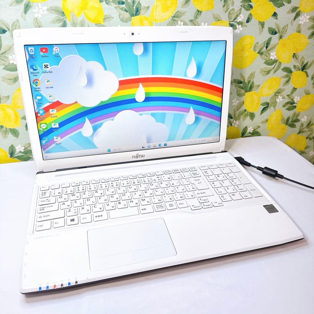 富士通❤️初心者向けすぐ使える❤️ネットや事務に❤️表計算や音楽