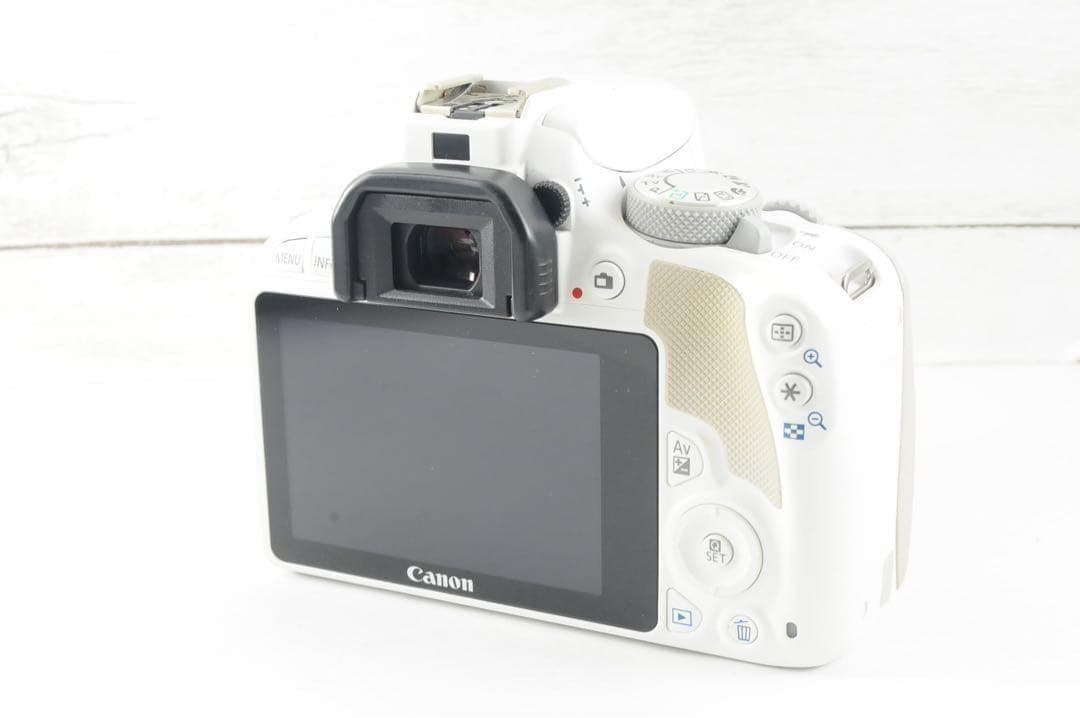 ❤️人気ホワイト❤️スマホ転送❤️Canon kiss X7 - メルカリ