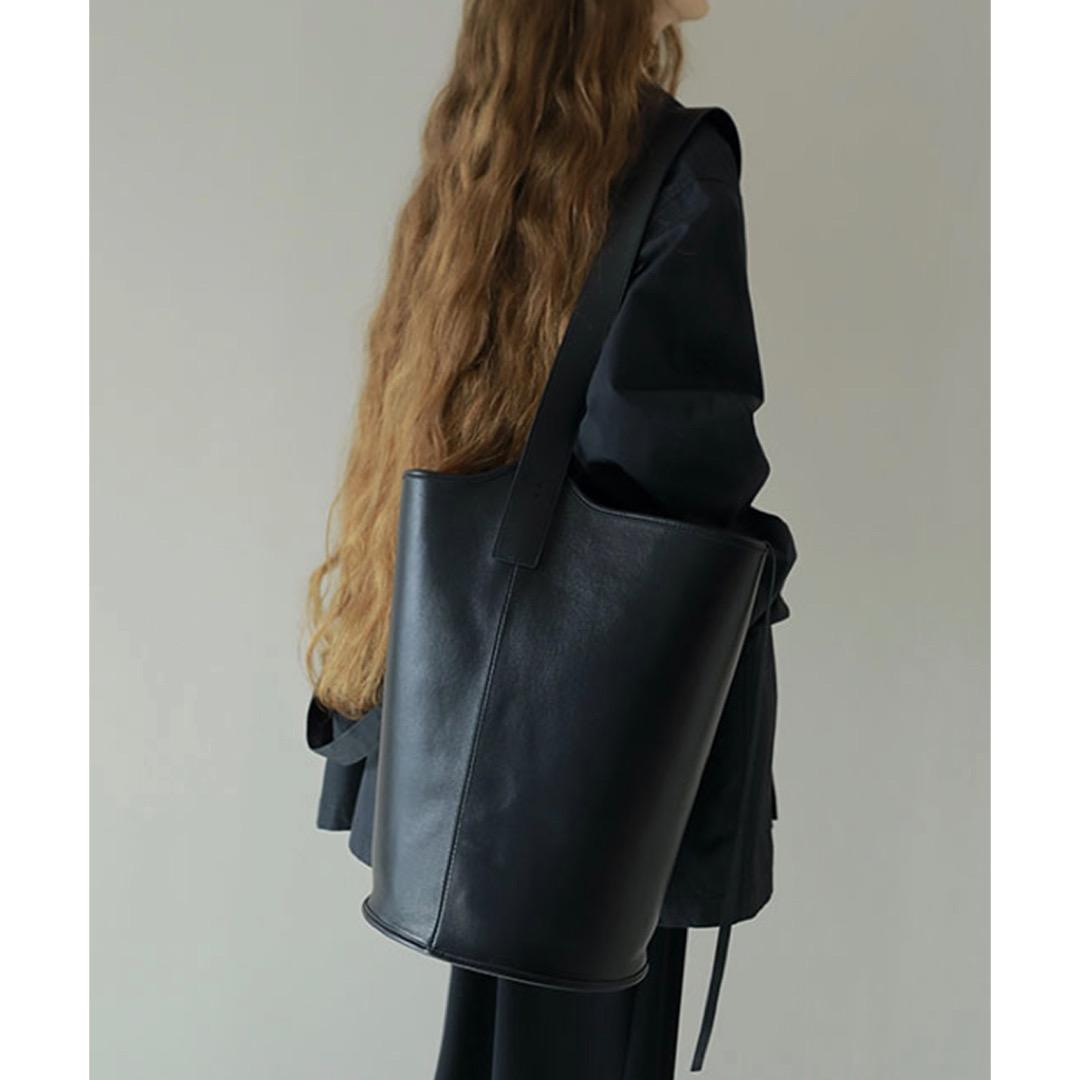 未使用タグ付き ETRE TOKYO ラムレザーバケットバッグ ブラック - メルカリ