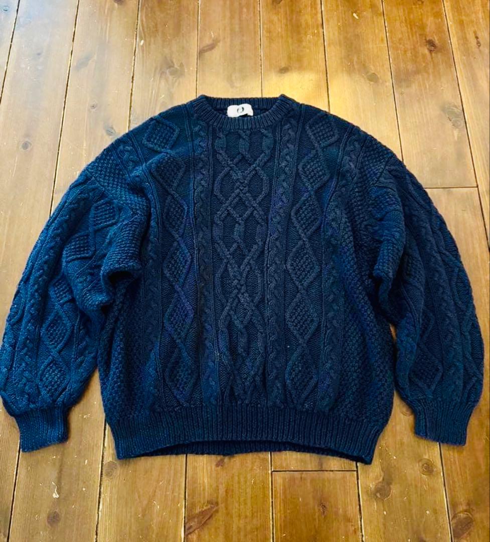 GOOD ENOUGH ケーブルニットセーター ネイビー ONE POINT LOGO CABLE KNIT / ワンポイントロゴケーブルニット（ニット