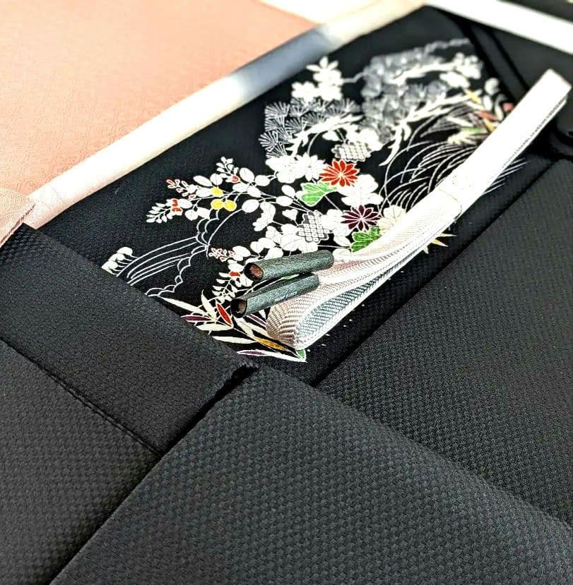 正絹老舗伊と幸色無地宝尽くし文様色無地一つ紋 - メルカリ