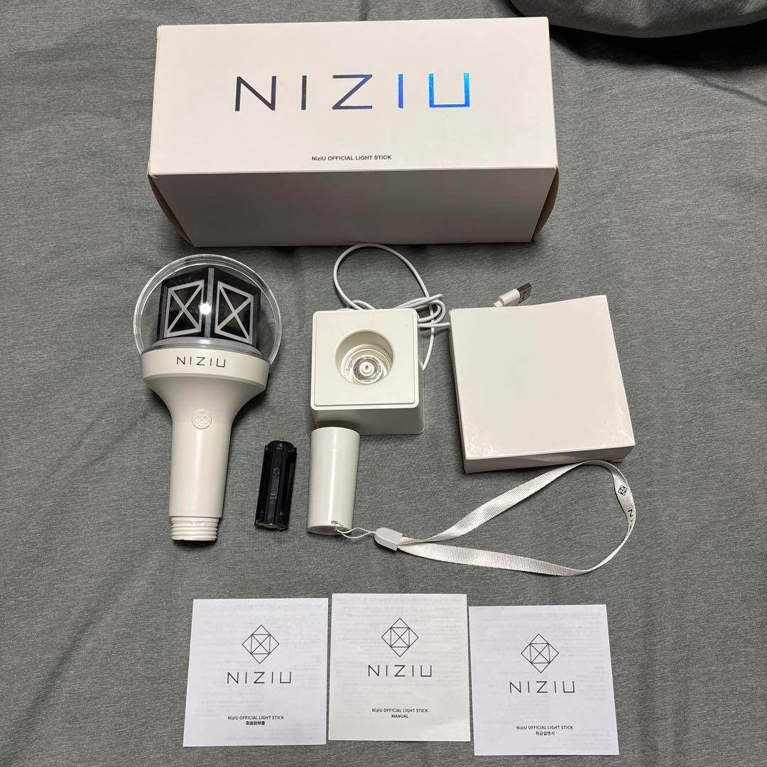 NiziU 公式ペンライト ホワイト - メルカリ