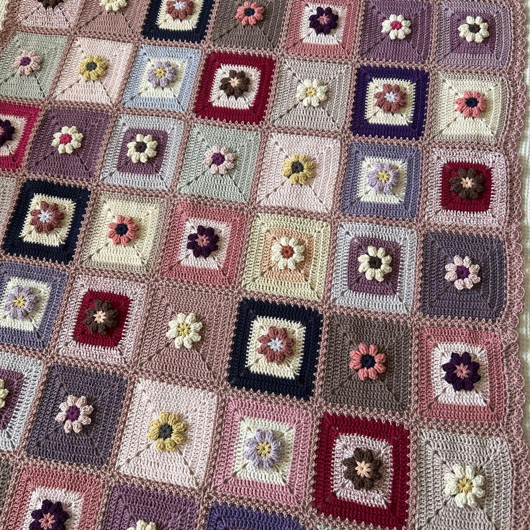 ぷっくり。お花のモチーフ編み マルチカバー 手編み ブランケット 寄付対象品）ハンドメイド 多色アフリカンフラワー マルチカバー