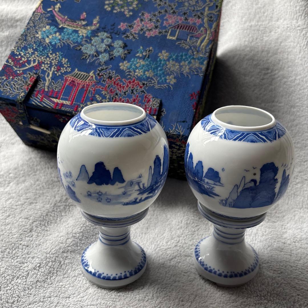中国美術 内絵 飾り壺 2客セット 台座付 ぼんぼり風　染付 磁器 布貼箱 中国美術 内絵 飾り壺 2客セット 台座付 ぼんぼり風 染付 磁器