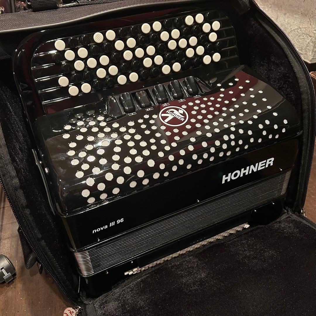 【超メルカリ市特価】Hohner nova III 96 ボタン アコーディオン Hohner (アコーディオン専門店・出荷前検品発送)Nova III 96 BLK