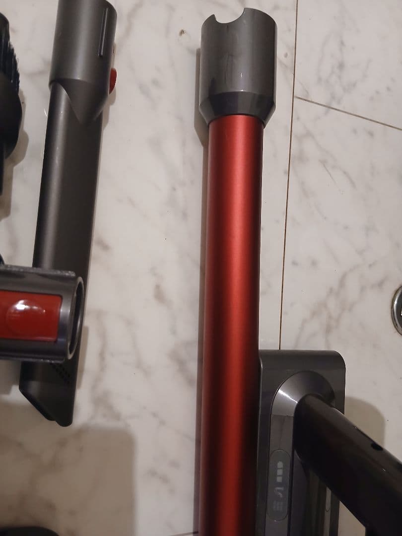 Dyson V10 SV12 レッド フェルト新品交換済み 付属品多数 動作品