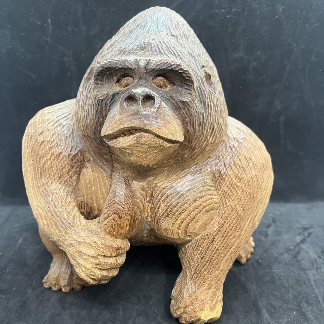 【匿名発送】木工品　彫刻　木彫　置物　ゴリラ　一点物　アンティーク　木彫り 木製彫刻ゴリラ | iichi 日々の暮らしを心地よくするハンドメイドや