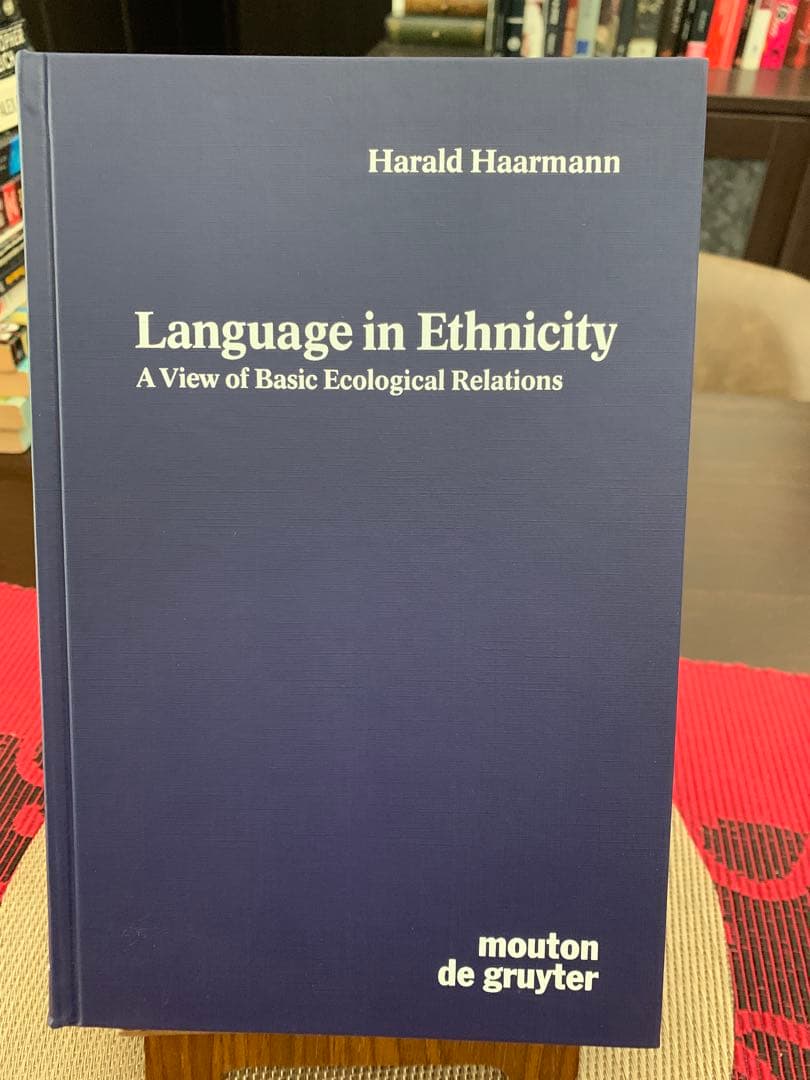 洋書 Language in Ethnicity by Harald Haarmann Weltgeschichte der Sprachen : Haarmann, Harald: Amazon.de: Bücher