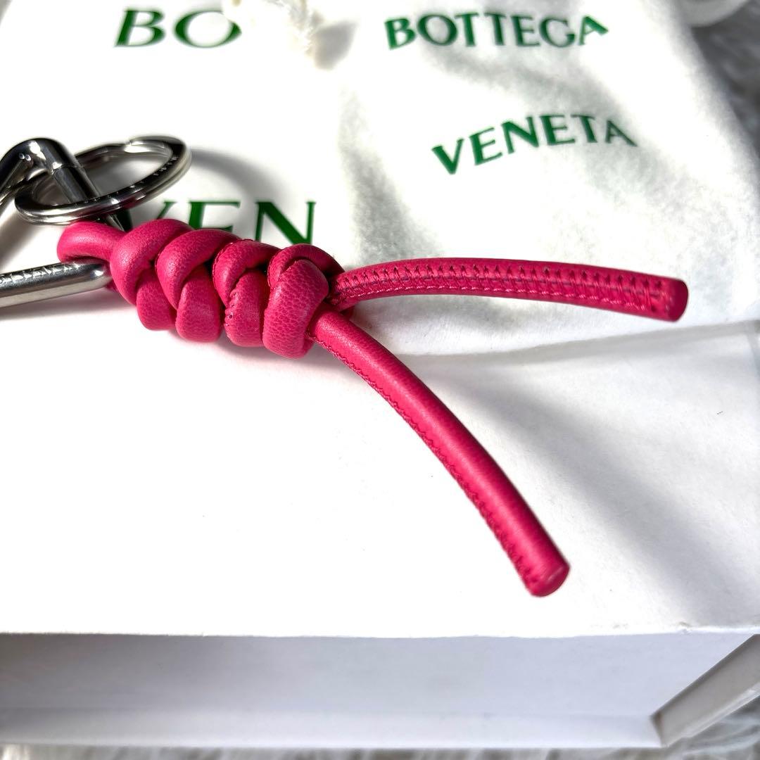 美品】希少 Bottega Veneta トライアングルキーリング ピンク - メルカリ