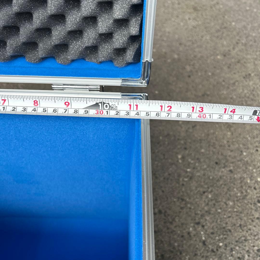 アルミ製シルバーケース 鍵付き ポータブルアンプ用