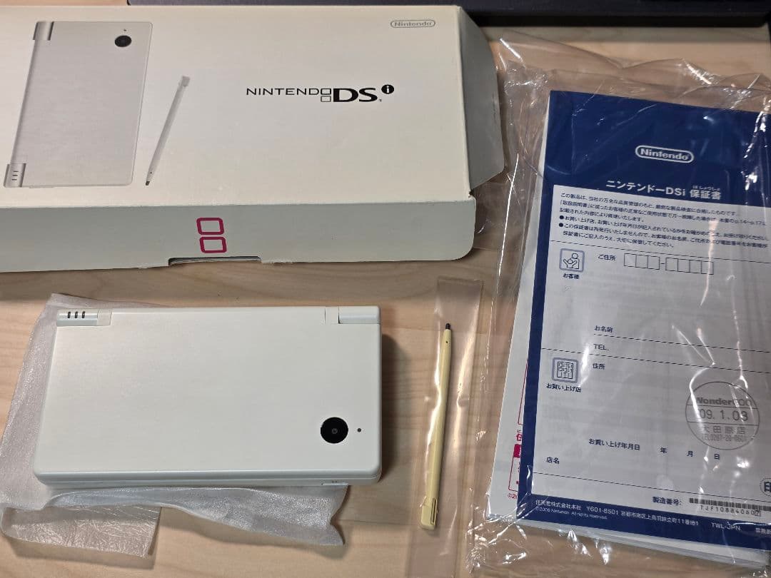 ニンテンドーDSi ホワイト 本体 箱・説明書・タッチペン付き - メルカリ