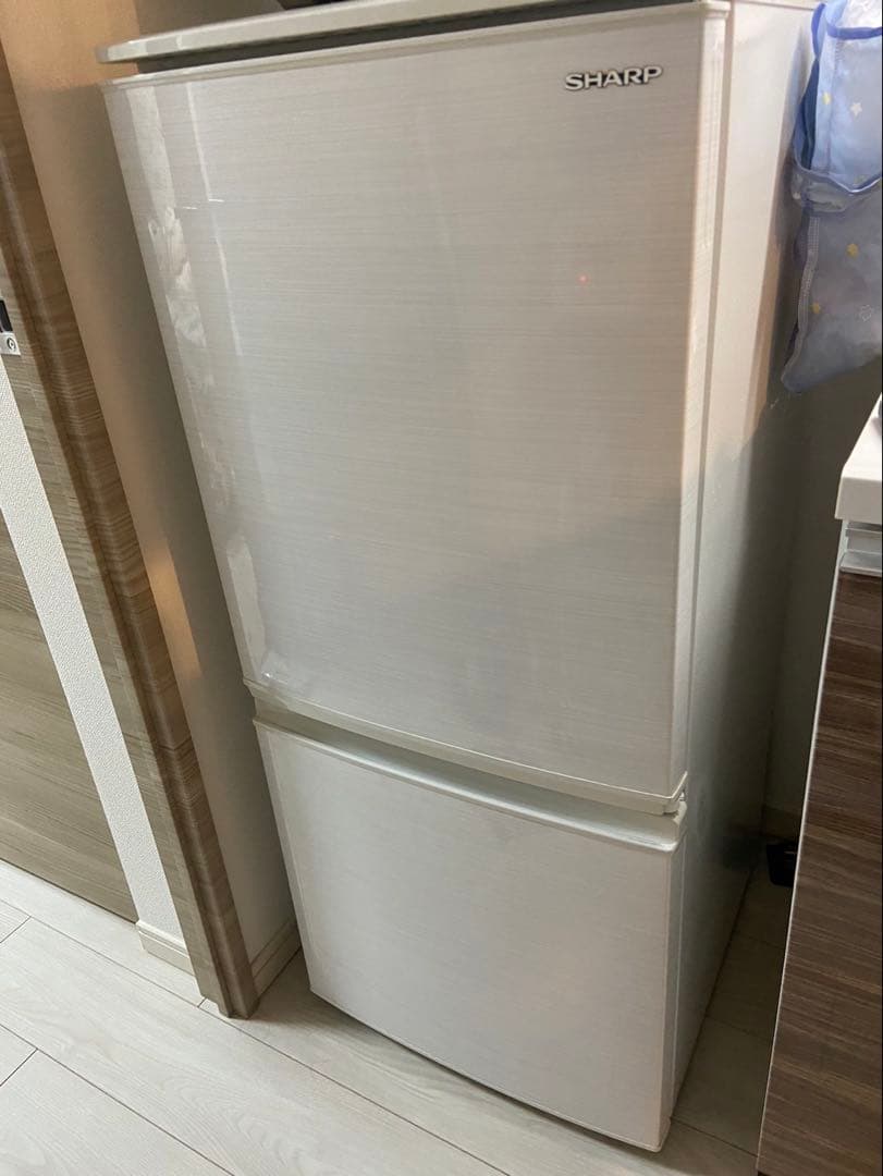 SHARP 冷蔵庫　2019年製　 SJ-D14F-W 137L ホワイト 冷蔵庫 ホワイト系 SJ-D14F-W [137L /2ドア /右開き/左開き付け替え