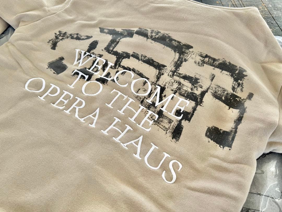 ラスト1つ)新品レディーガガ オペラハウス HOODIE M〜最安値〜 - メルカリ