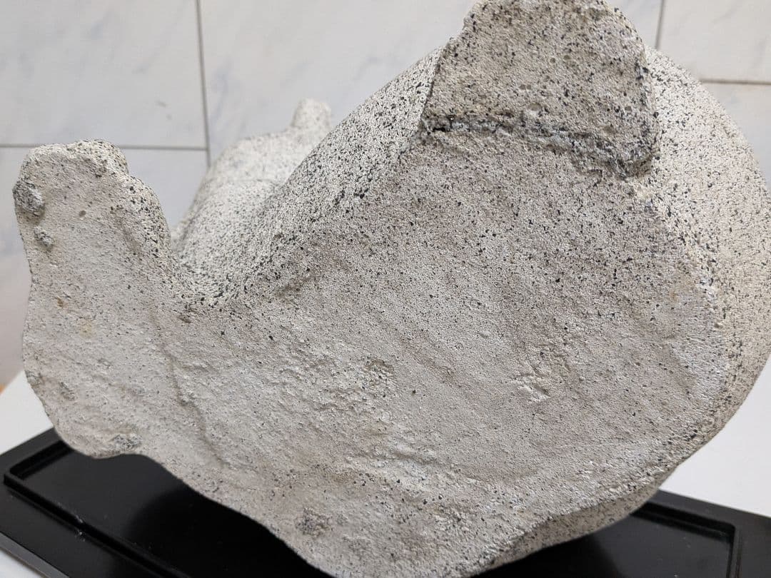 花崗岩（御影石）全長24X横幅23X高さ24センチ重量10