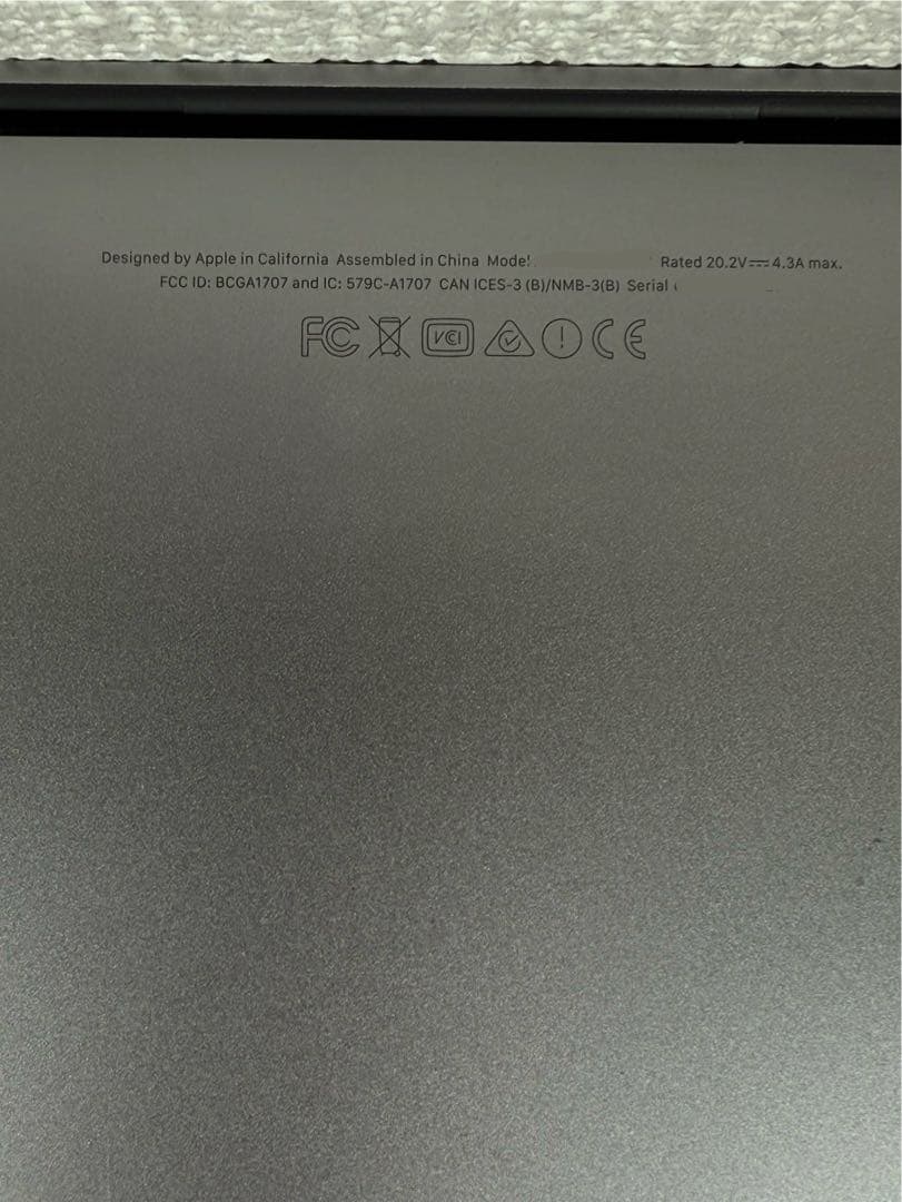 MacBook本体 MacBook Pro 15 2017 Touch Bar i7/16/1000