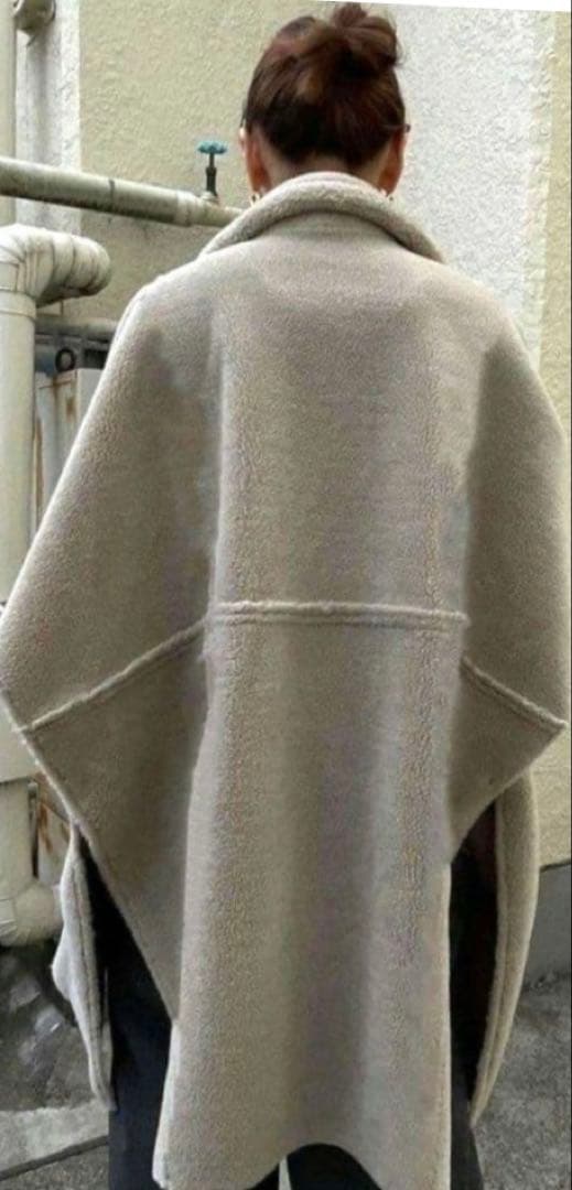 AmeriREVERSIBLE BOA PONCHO COAT Ameri Vintage Reversible Boa