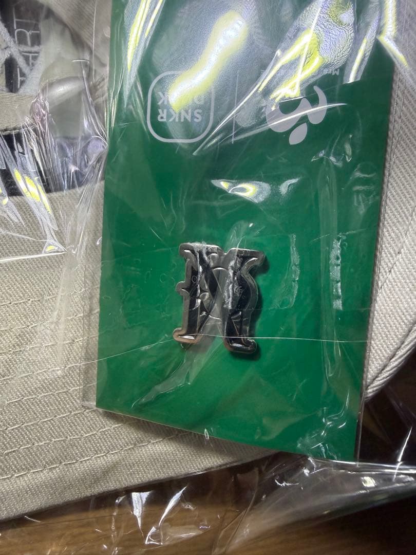 Mrs.GREEN APPLE NEW ERA スニダン BEIGE ピンズ付 - メルカリ