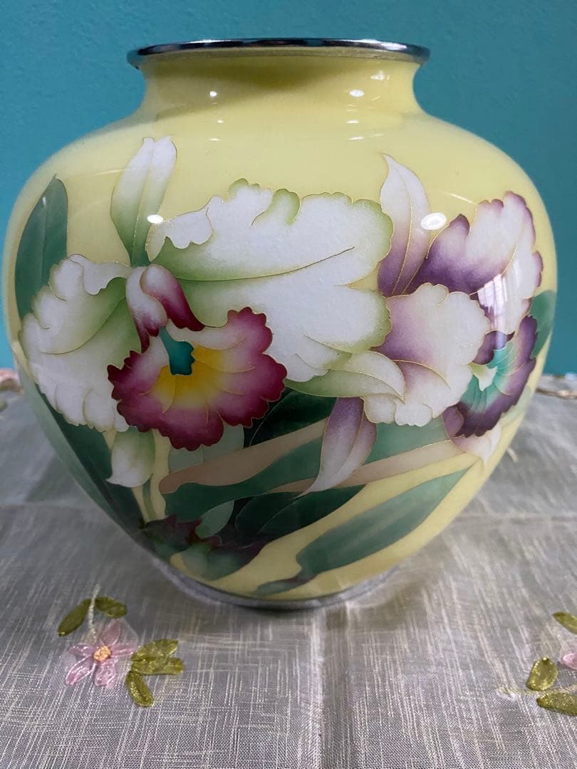 七宝焼花瓶　クリームカトレア　20cm 七宝焼 花瓶 6寸並形赤透け カトレア - CRAFTS DESIGN