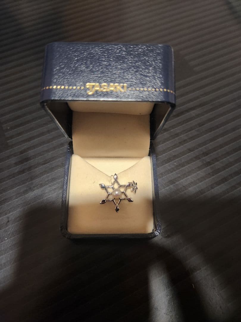 TASAKI　雪の結晶 真珠ブローチ　ダイヤ0.01ct 楽天市場】TASAKI タサキ 雪の結晶 モチーフ パール ダイヤ ネックレス