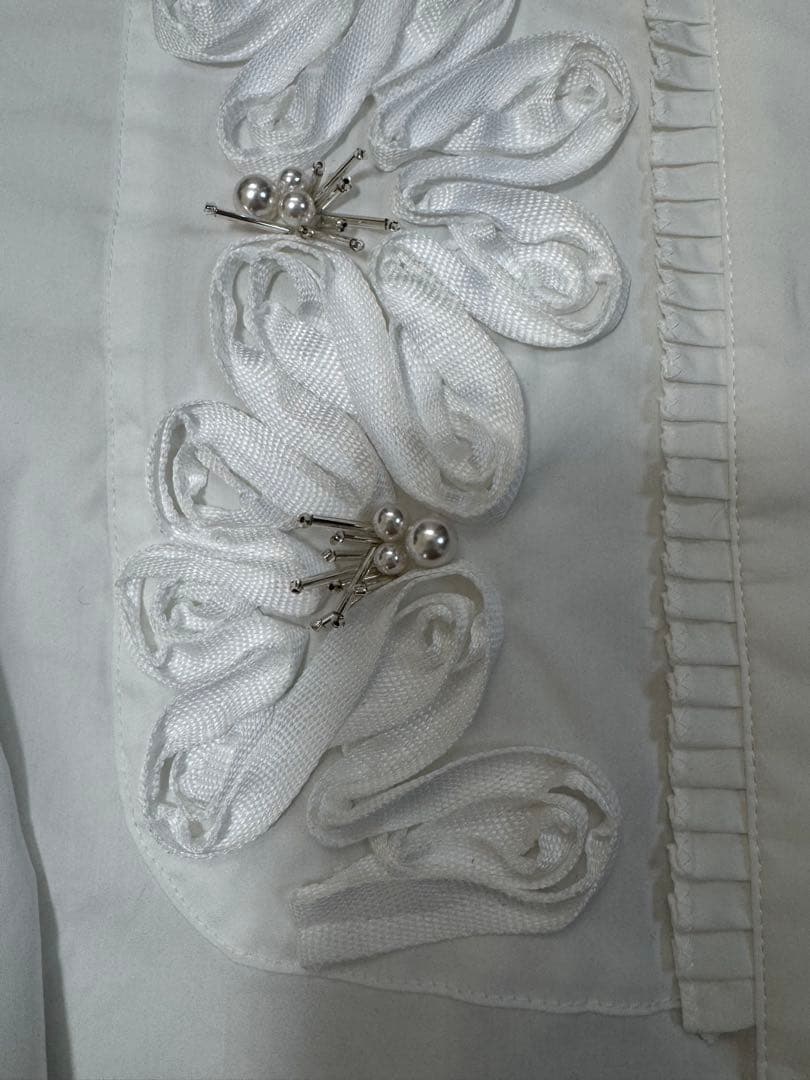 マリリンムーン SOI-MeMEコード刺繍パールブラウス - メルカリ