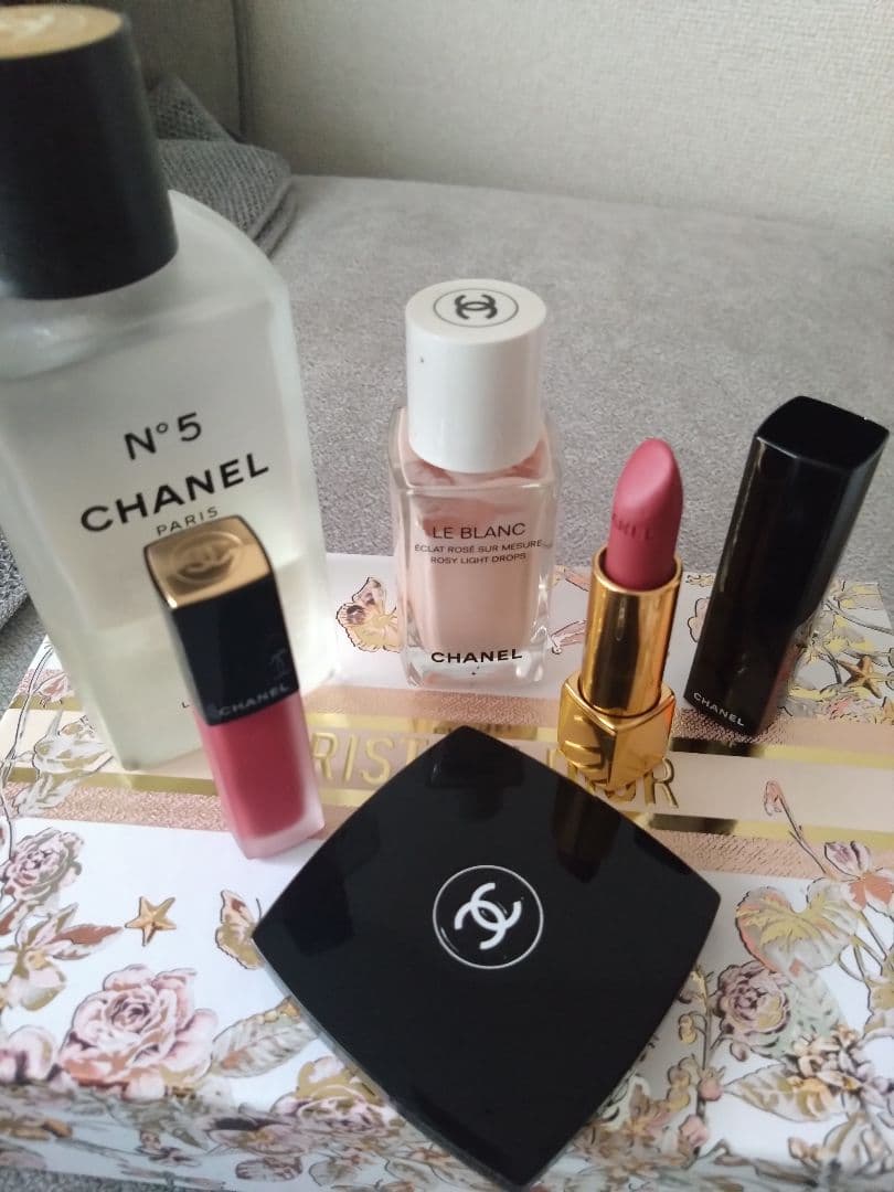 CHANEL　化粧品　まとめて　リップオイルハイライター シャネル最高峰のスキンケアラインより 上質な唇へ導く夜専用のリップ