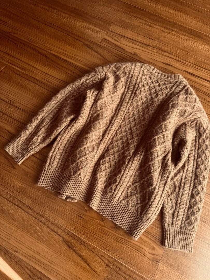 デミリー ケーブルニット キャメル カーディガン - トップスオンライン