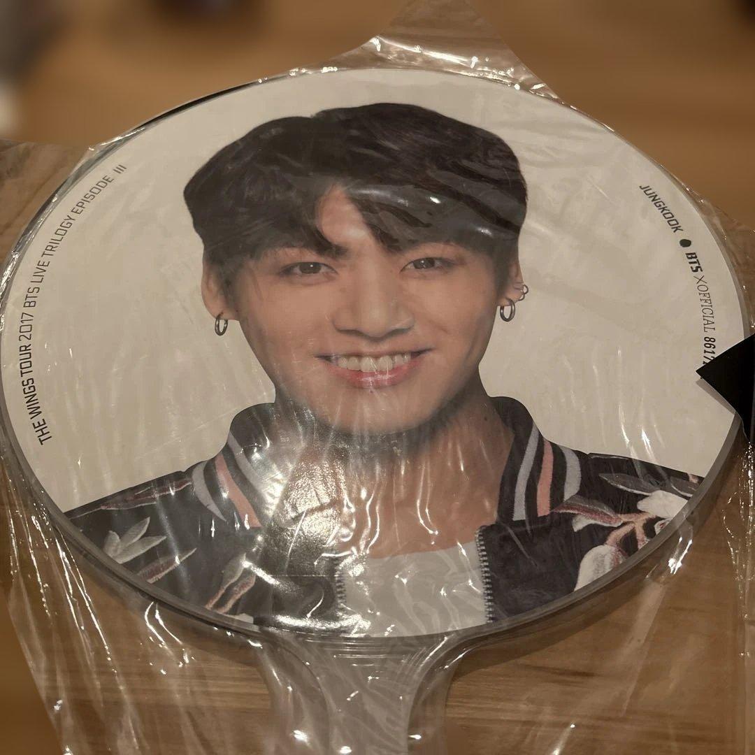 BTS ジョングク うちわ THE WINGS TOUR 2017 - メルカリ