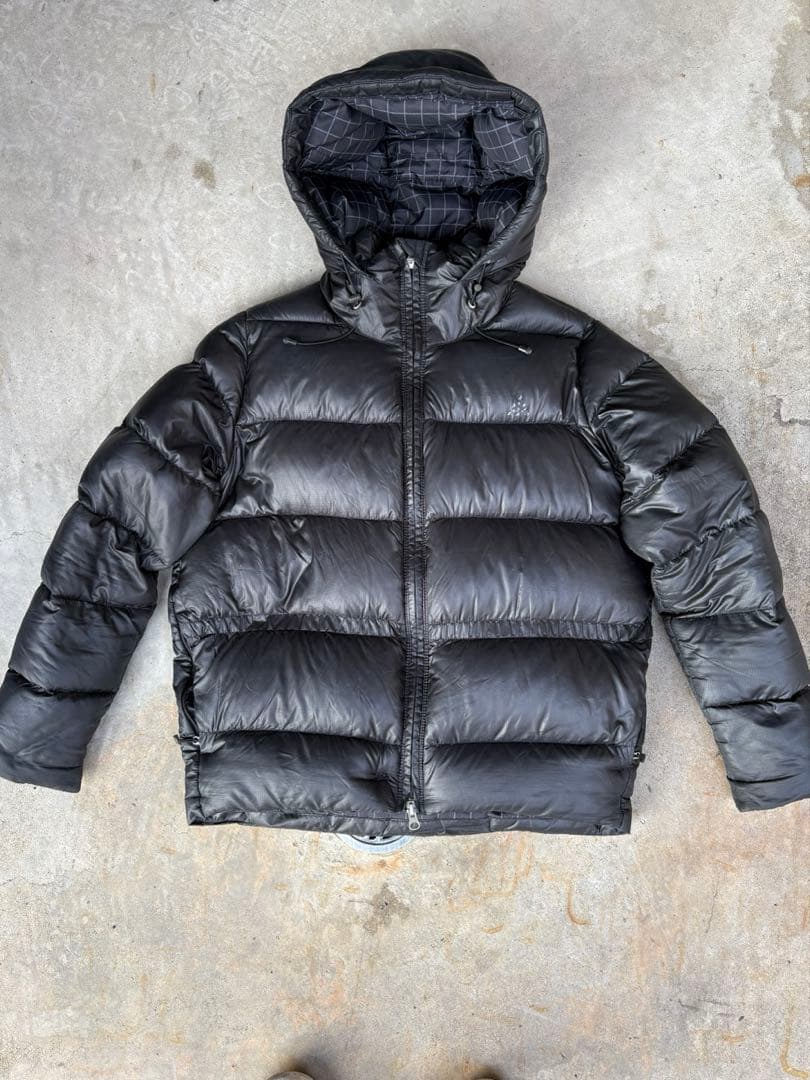 NIKE ACG ワンポイントロゴ ダウンジャケット 黒色 寒さ知らずの高機能アウター」ナイキAGCほか高保温×スタイリッシュな