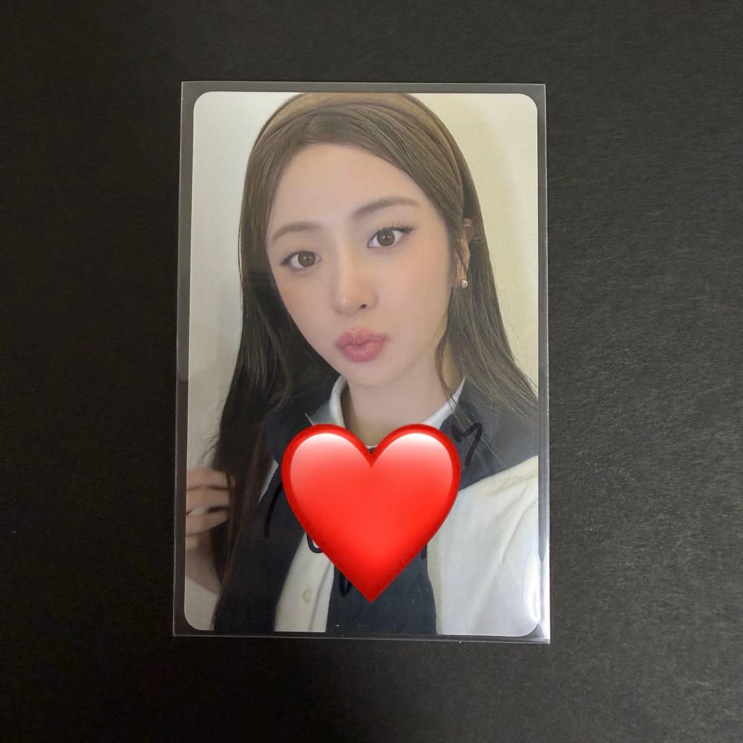 LE SSERAFIM ユンジン　直筆サイン入り ラキドロ トレカ　ユニバ ルセラフィム ユニバーサル 来日記念 ラキドロ 直筆サイン トレカ