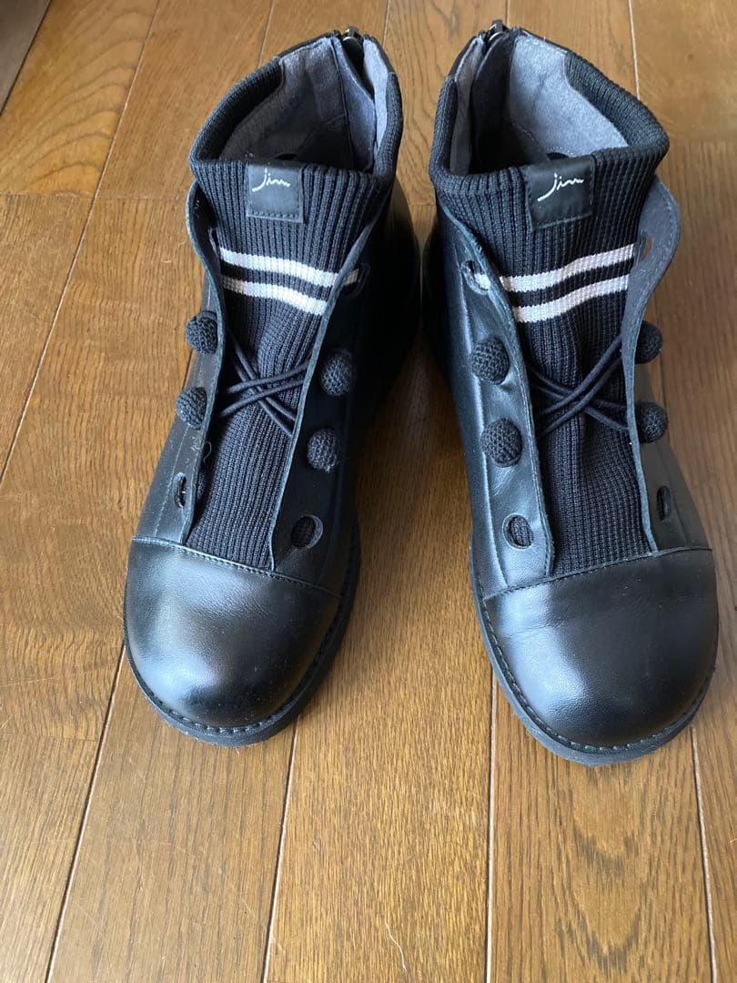 センソユニコ慈雨ショートブーツ ブラック - メルカリ