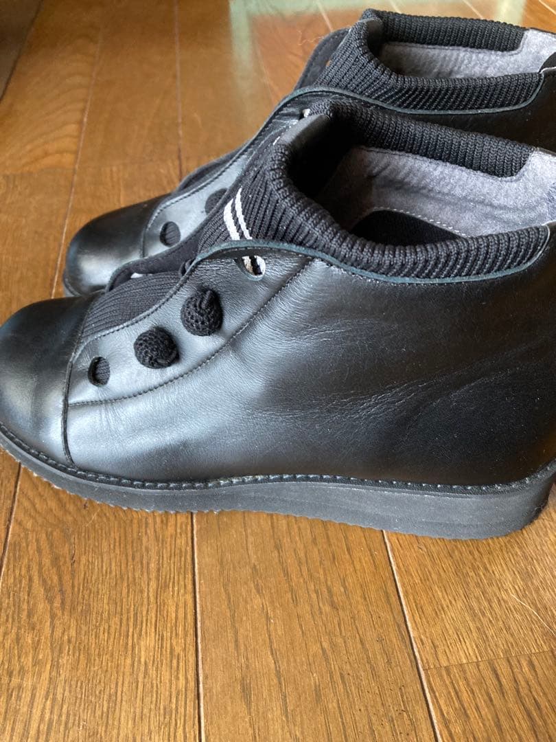 センソユニコ慈雨ショートブーツ ブラック - メルカリ