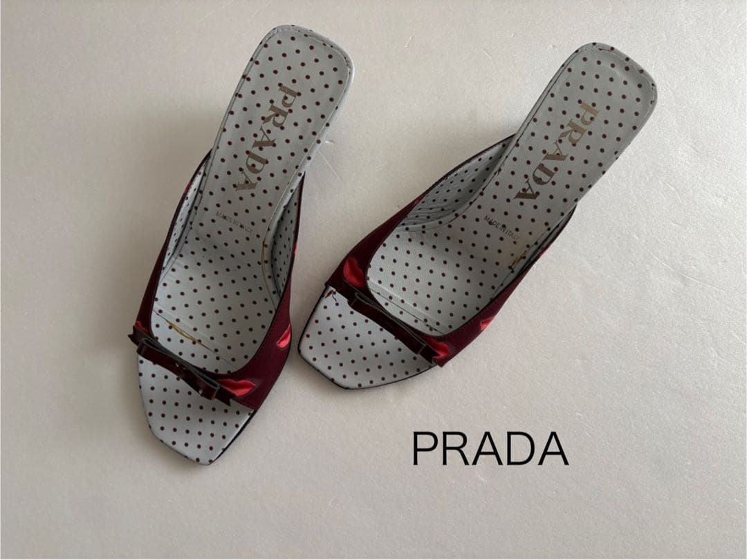 超美品　プラダ　PRADA リップ柄ミュール　90's vintage Wear or Tear? | Prada SS 2000 “Lip” Heel 💫