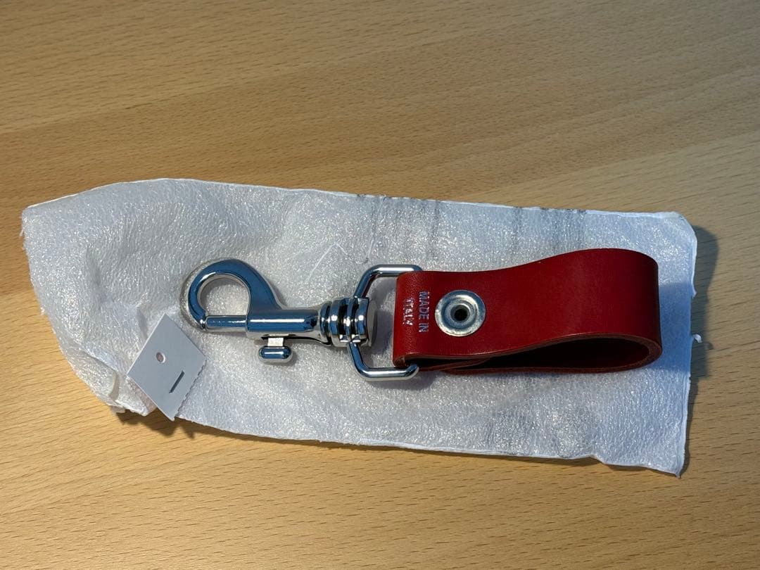 新品未使用品 イタリア製 Supreme レザーキーホルダー レッド - メルカリ