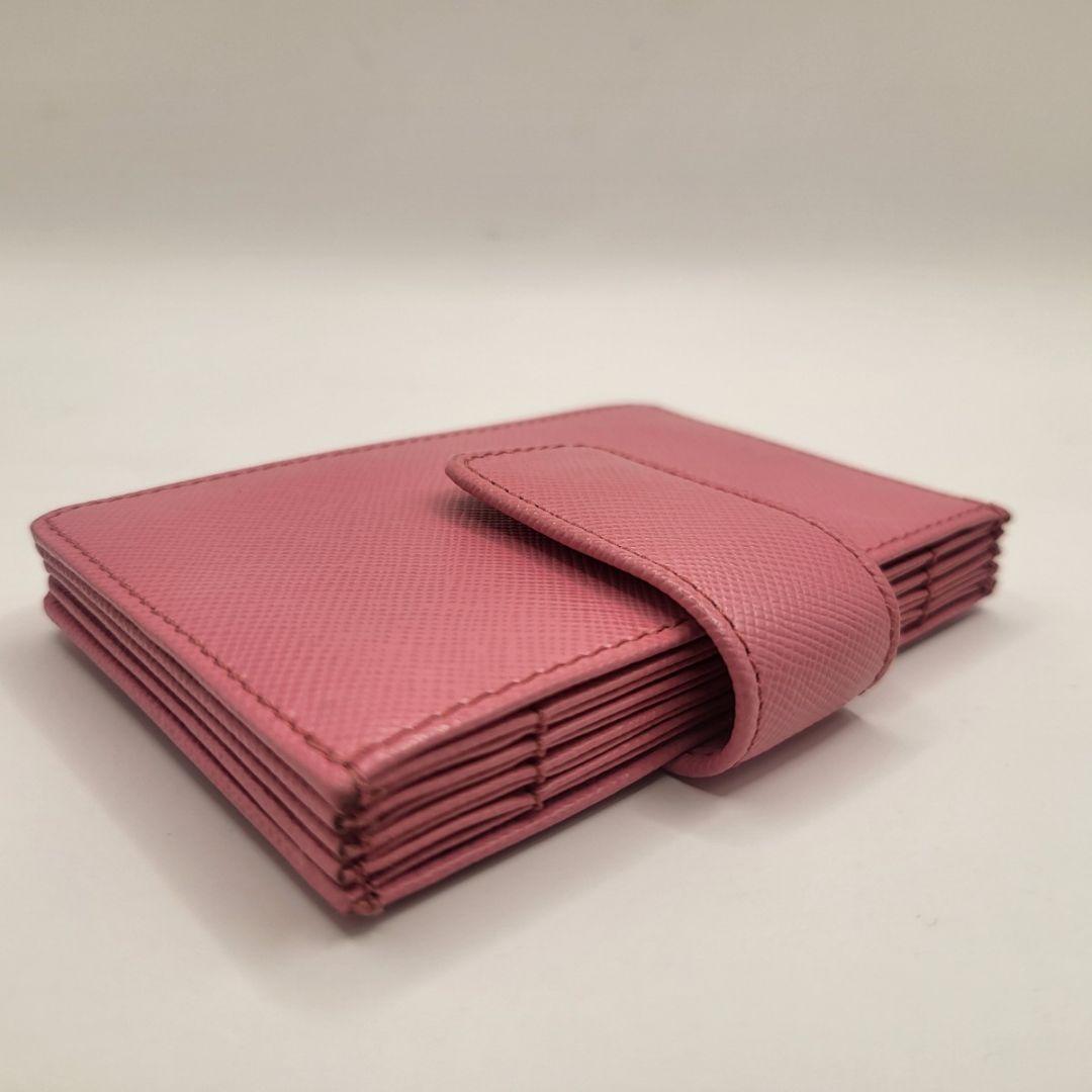 美品 PRADA サフィアーノ カードケース ピンク レザー 三角ロゴ - メルカリ