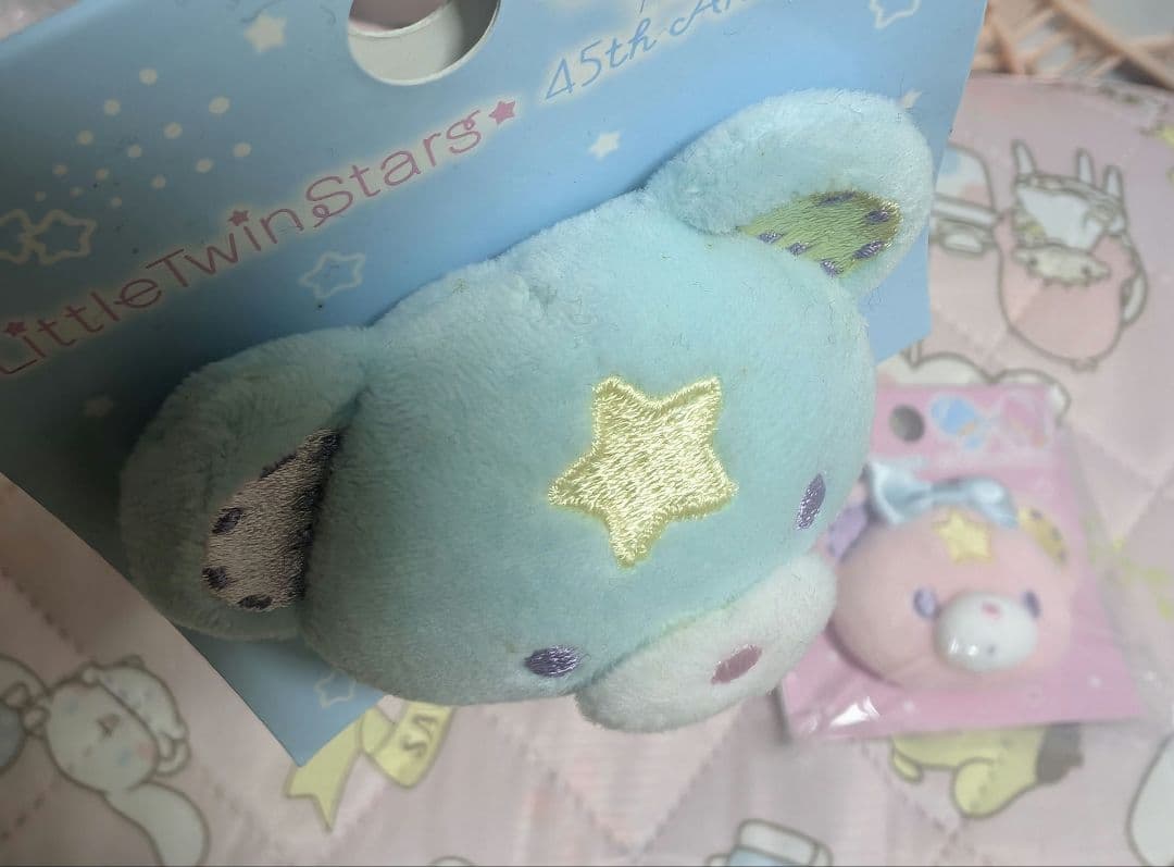 パフポフ マスコットブローチ リトルツインスターズ キキララ - メルカリ