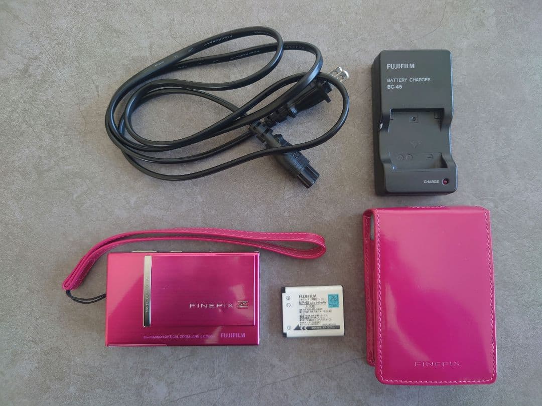 純正本皮ケース付】スライド式 デジカメ FinePix Z100fd ピンク - メルカリ