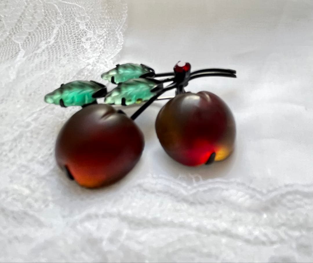 希少 オーストリア フルーツガラス ブローチ チェリー アプリコット ビンテージ AUSTRIA（オーストリア）☆フルーツ・フロストガラス プラム／パープル
