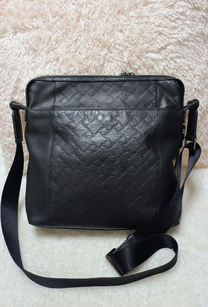 TUMI トゥミ ブラック レザーショルダーバッグ エンボス 型押し 極美品 TUMI トゥミ ショルダーバッグ レザー エンボス 型押し