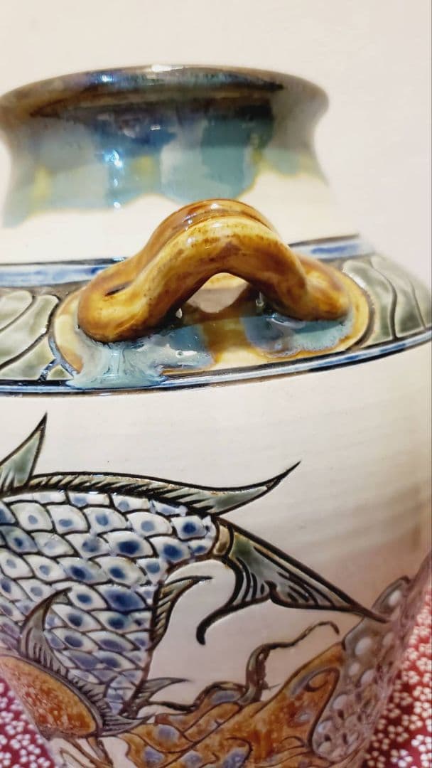 ①宮城三成 ミミ付き 大壺 魚紋 蟹紋 蛸紋 波 縁起物 やちむん