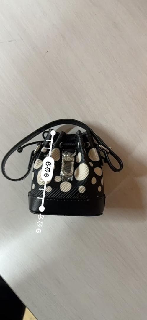 LOUIS VUITTON × 草間彌生ミニバケットバッグペンダント - メルカリ