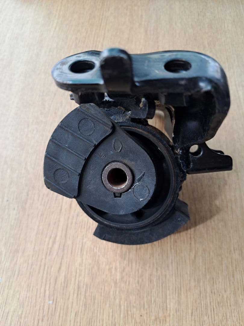 TRD強化エンジンマウント 4AGEU(5バルブ)用中古品 左右セット - メルカリ
