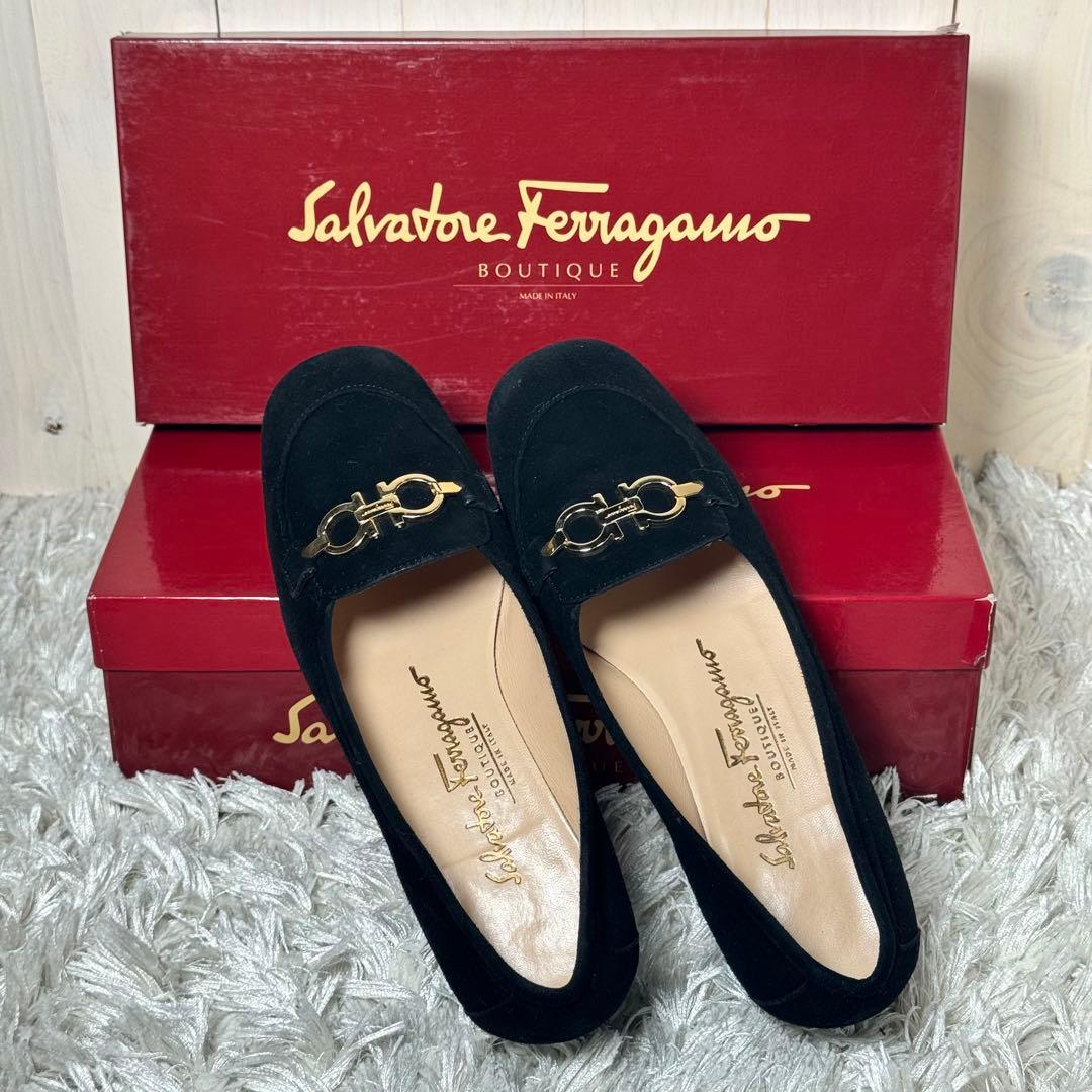 Salvatore Ferragamo ブラック フラットシューズ23cm - メルカリ
