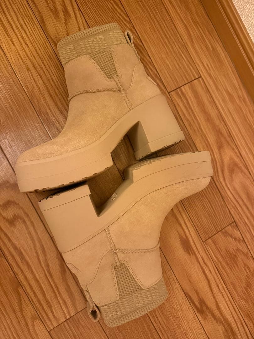 UGGモクシーチェルシー サンドUS7 - メルカリ