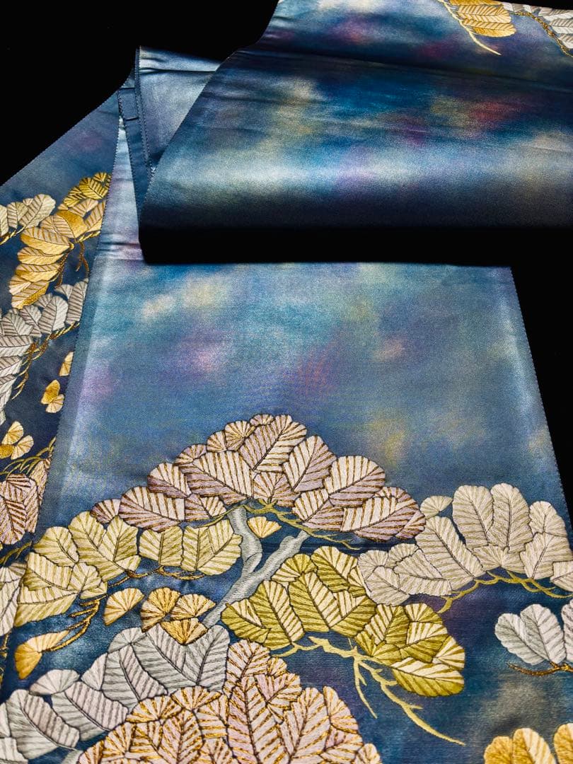 美品】袋帯 蘇州刺繍 葉模様 刺繍部分多め お太鼓柄 美しいブルー