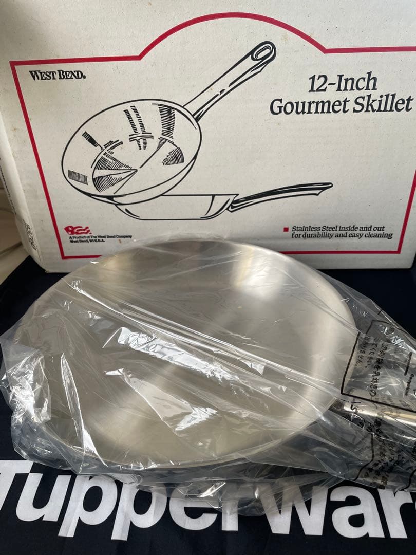 新品。タッパーウェア ステンレスフライパン WEST BEND 12-Inch - メルカリ