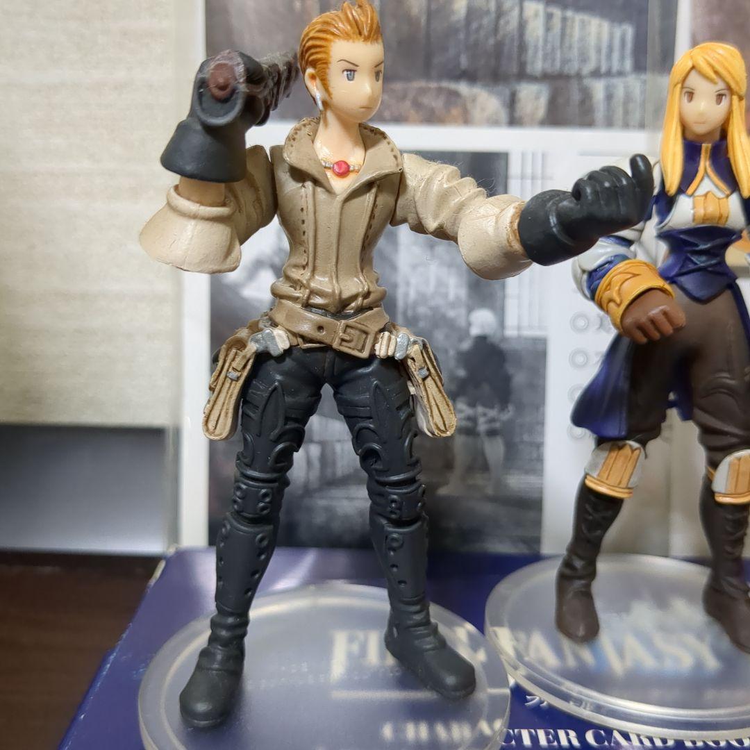 ファイナルファンタジータクティクス」フィギュア、カードブック