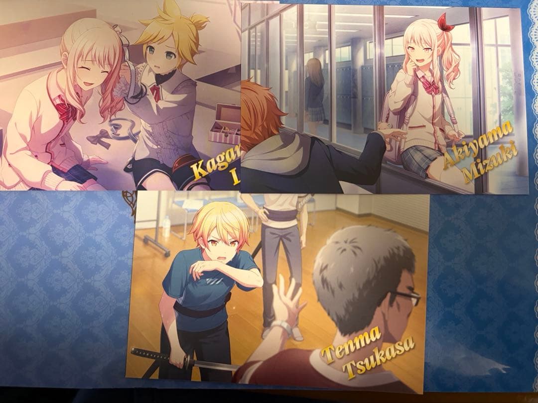 プロセカ グリッター缶バッジ 48C 暁山瑞希 ポストカード 特典 - メルカリ